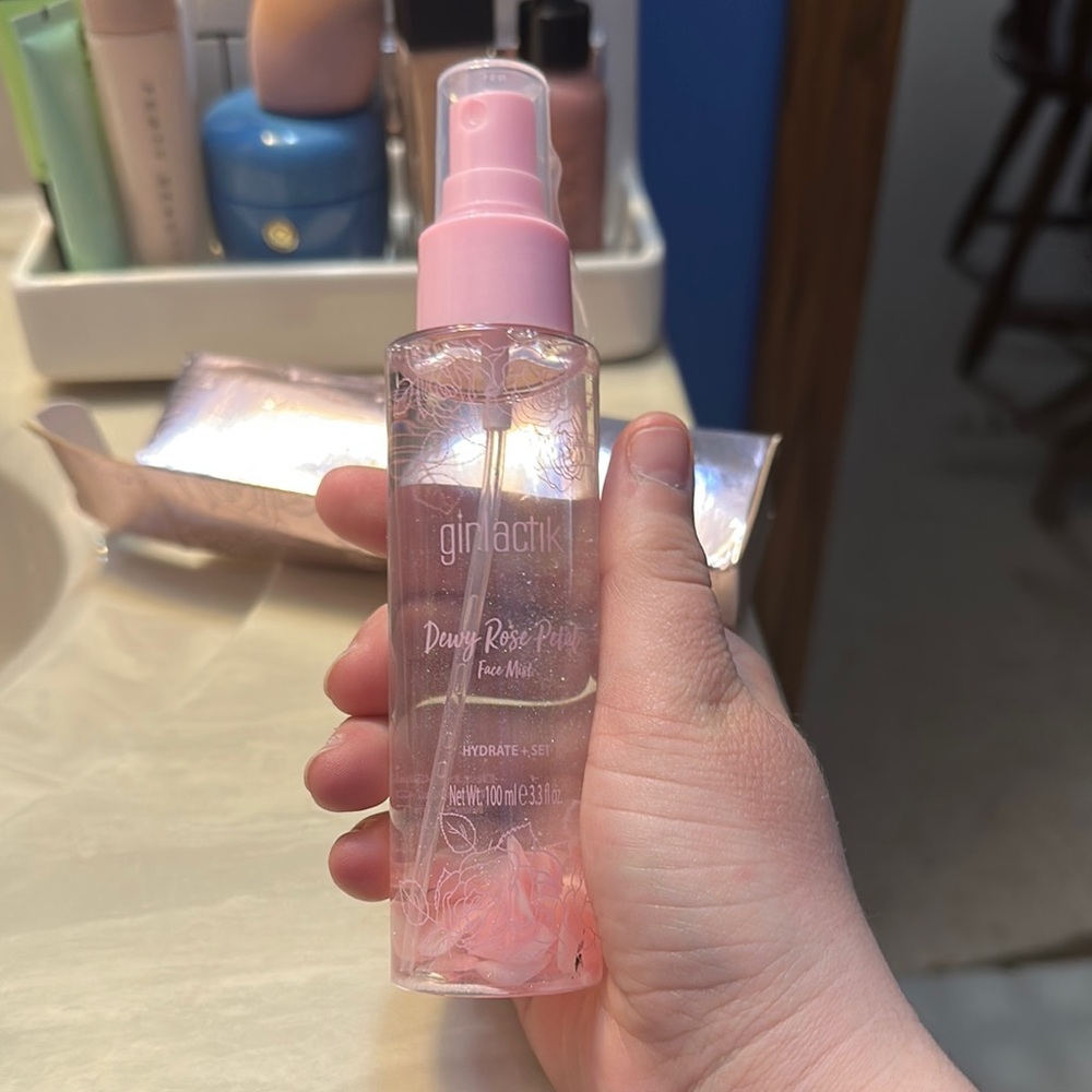 Dewy Rose Pink Face Mist